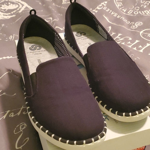 Clarks slip ons - Picture 4 of 5
